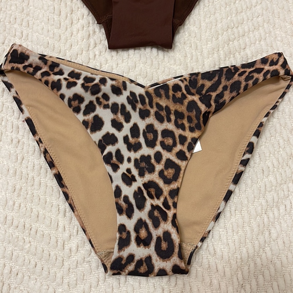 Bikini - Picture 2 of 3